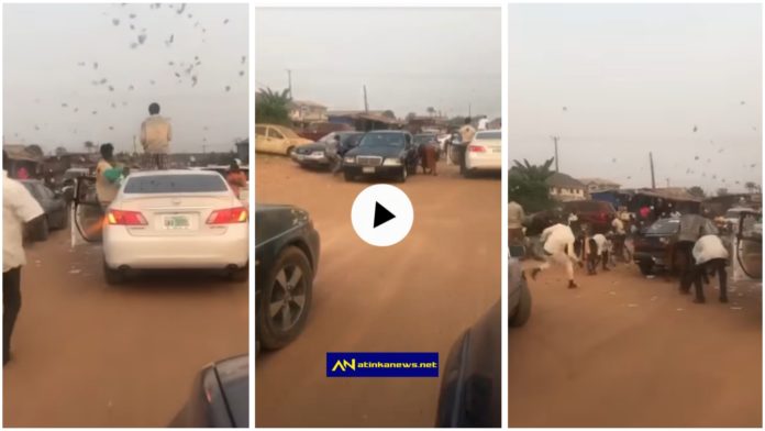 Alleged Yahoo Boys cause traffic as they stop in middle of the road to throw money