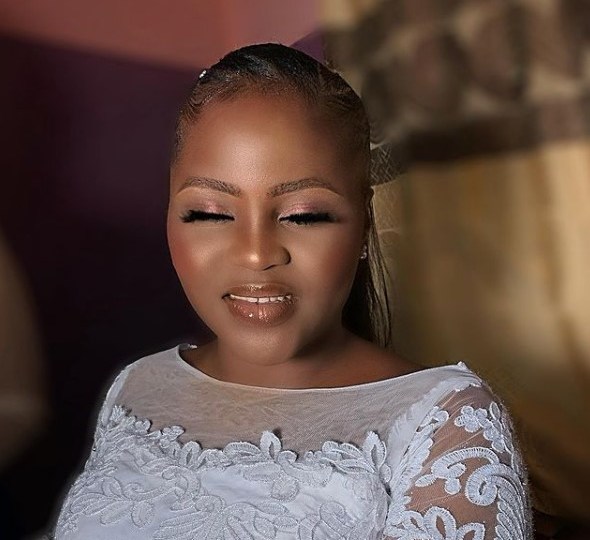 church makes bride wipes off her makeup few minutes to her wedding