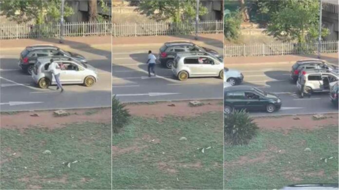 Brazen thief snatching man’s phone in traffic, shocking video drops